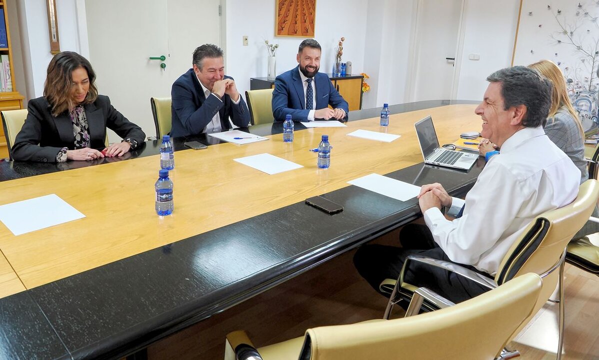 El secretario general de la UPL y portavoz en las Cortes, Luis Mariano Santos, exigió a la Junta que avance en el acuerdo con el PSOE o Vox, por ser determinantes con sus votos, para encauzar las cuentas antes de abrir una negociación con los ‘leonesistas’ sobre proyectos concretos