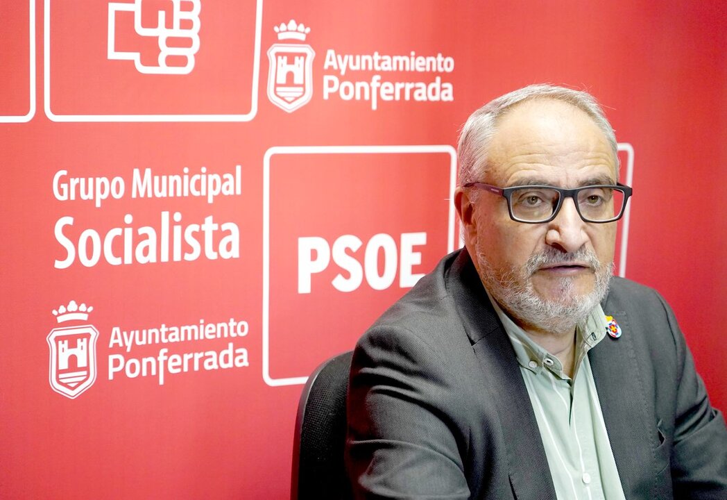 Comparecencia del portavoz del grupo municipal socialista en el Ayuntamiento de Ponferrada , Olegario Ramón. Foto: César Sánchez