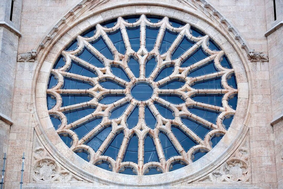 Imagen del rosetón de la Catedral de León. El patrimonio histórico es uno de los principales reclamos turísticos en la capital. Foto: Campillo