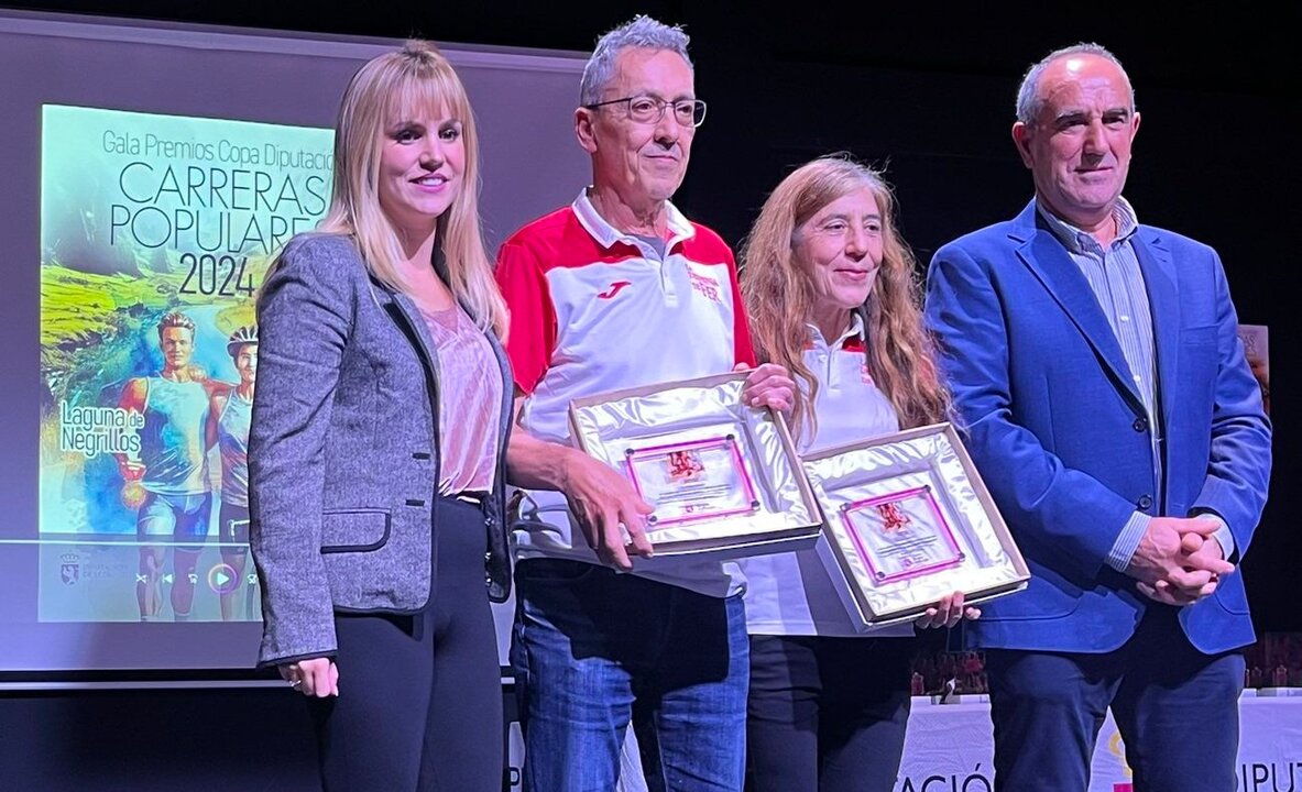 Laguna de Negrillos ha acogido la gala de clausura de la XIV Copa Diputación de Carreras Populares, que este año ha contado con 645 deportistas, y la diputada de Deportes, Patricia Martínez, ha participado en la entrega de premios, junto al alcalde anfitrión, Isidro García.