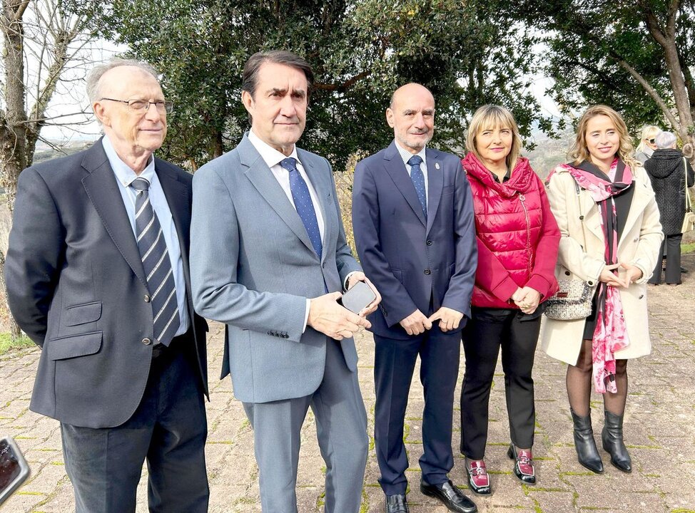 El consejero de Medio Ambiente, Vivienda y Ordenación del Territorio, Juan Carlos Suárez-Quiñones, apuesta por una solución inmediata en Forestalia. Foto: César Sánchez