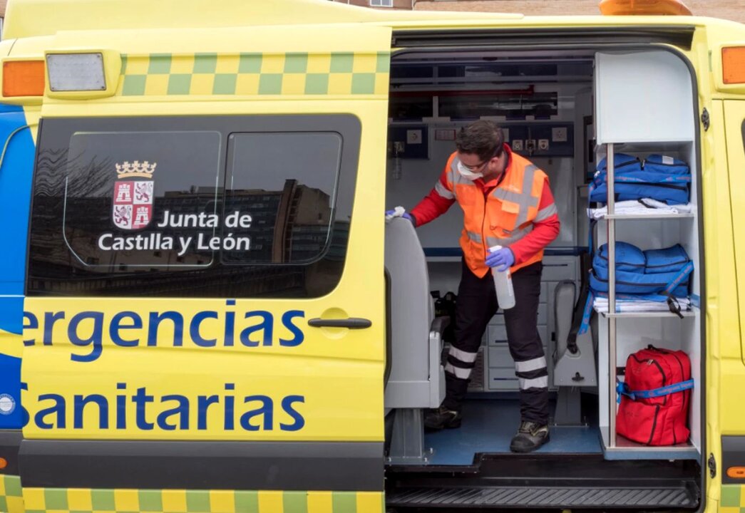 Los tres heridos fueron trasladados en ambulancia al Hospital de León.