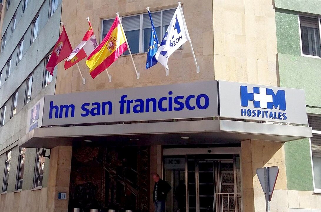 La décima edición del Monitor de Reputación Sanitaria (MRS) sitúa a los hospitales privados leoneses HM San Francisco y HM Regla como los dos de la Comunidad con mejor reputación. Esta clasificación anual, elaborada por Merco coloca al primero de ellos en la posición 58 y a HM Regla en el puesto 60, en un listado que integran un centenar de centros.

“Esto es la mejor prueba de que estamos haciendo las cosas bien y que nuestra apuesta por contar con la mejor guía médica posible y dotar a nuestros centros de tecnología de última generación tienen como resultado el poder ofrecer a nuestros pacientes la excelencia en nuestra atención médica y humana”, señala el director médico de HM Hospitales en León, Jesús Saz.

Además, el Grupo HM Hospitales sitúa a dos de sus centros, los hospitales universitarios HM Sanchinarro (Madrid) y HM Montepríncipe (Boadilla del Monte), cuarto y quinto respectivamente, entre los cinco de más reputación de la sanidad privada,.

El Consejo Asesor del Monitor de Reputación Sanitaria Merco lo integran médicos, enfermeras, asociaciones de pacientes, periodistas sanitarios, directivos de empresas farmacéuticas, miembros de la administración pública sanitaria y responsables de farmacia hospitalaria.