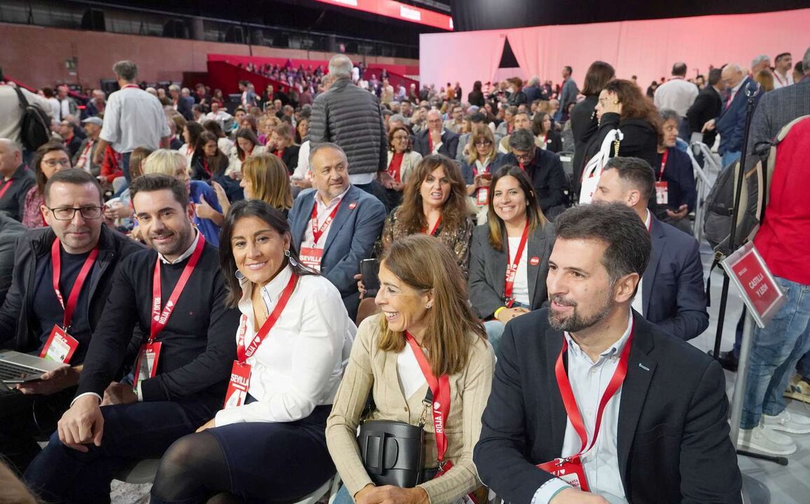 El secretario general del PSCyL, Luis Tudanca, junto a la delegación castellano y leonesa en la inauguración del 41 Congreso Federal del PSOE. Foto: MIriam Chacón