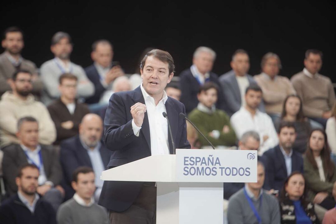 El presidente del PPCyL y de la Junta, Alfonso Fernández Mañueco, acusó a los socialistas de la Comunidad de “traicionar a esta tierra” con su apoyo a Pedro Sánchez en el Congreso de Sevilla. Foto: Rubén Cacho