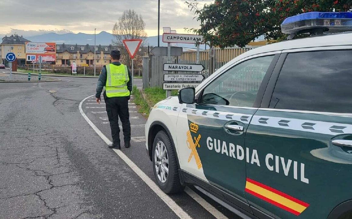 Imagen de la rotonda de acceso a la localidad de Camponaraya.