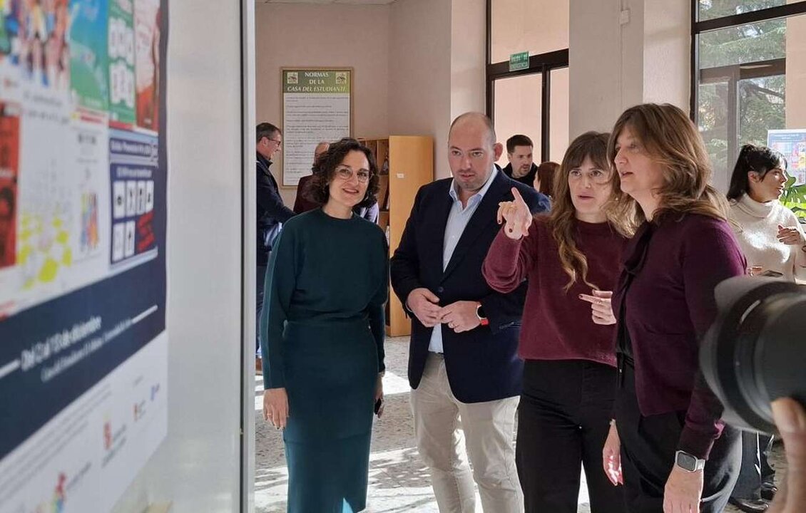 El hall de la Casa del Estudiante del Albéitar acoge hasta una inauguración que hace un recorrido por las campañas de la ONG en los últimos 20 años sobre las enfermedades de transmisión sexual.