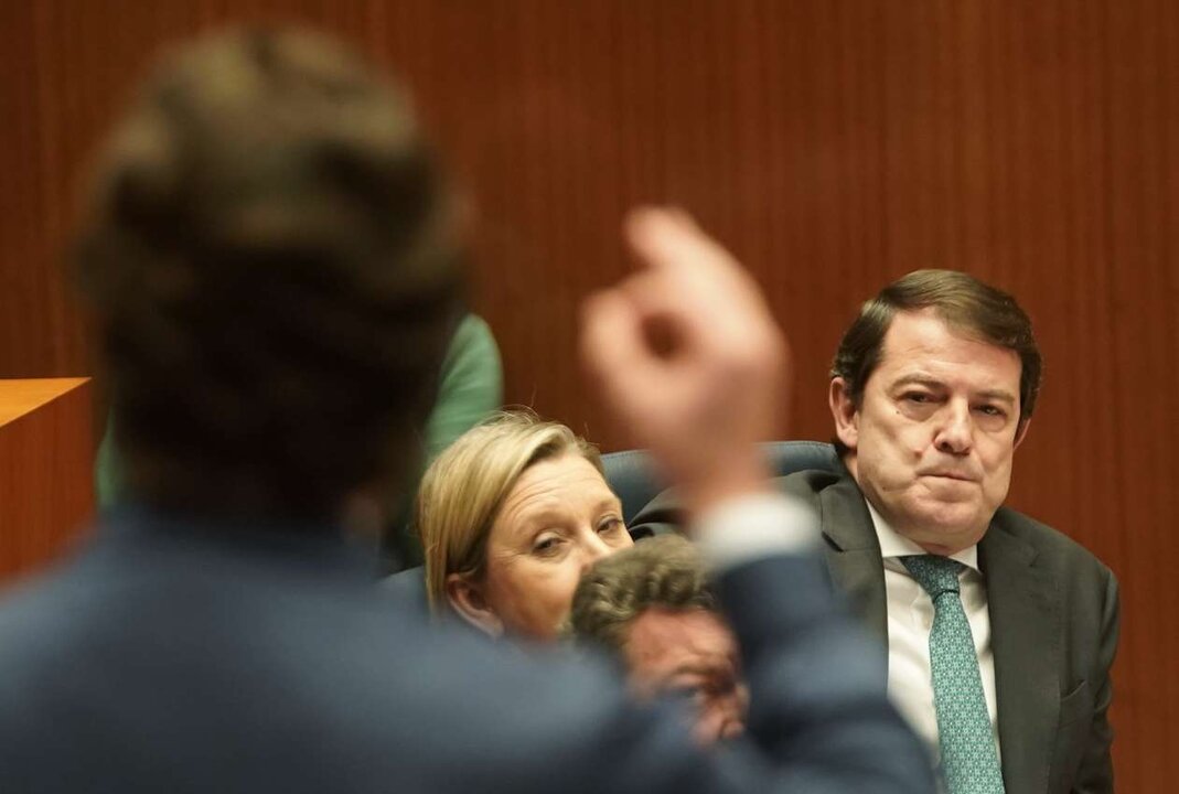 Alfonso Fernández Mañueco, durante el Pleno de las Cortes.