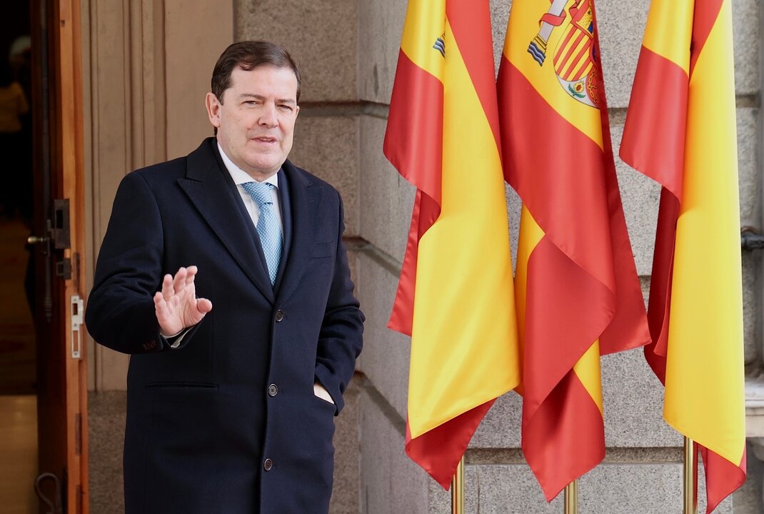 El presidente de la Junta de Castilla y Le?n, Alfonso Fern?ndez Ma?ueco, asiste a la recepci?n con motivo del acto conmemorativo del d?a de la Constituci?n en el Congreso de los Diputados.