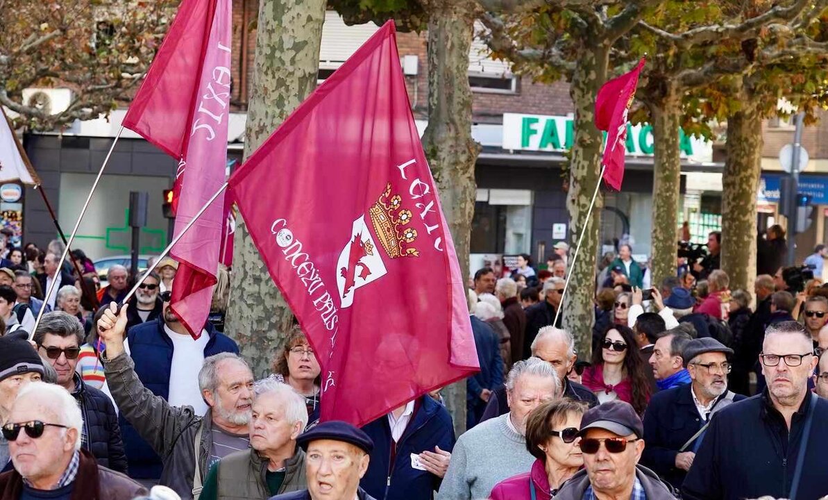 La Unión del Pueblo Leonés (UPL) apoya la concentración convocada por Conceyu País Llionés, junto a una veintena de asociaciones de Xuntaza Llionesista, que se celebrará el domingo 15 de diciembre . Foto: Peio García