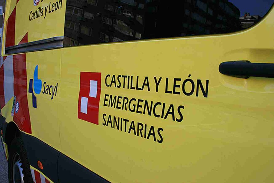 Emergencias Sacyl desplazó diferentes equipos de auxilio al lugar para atender a los cuatro heridos.