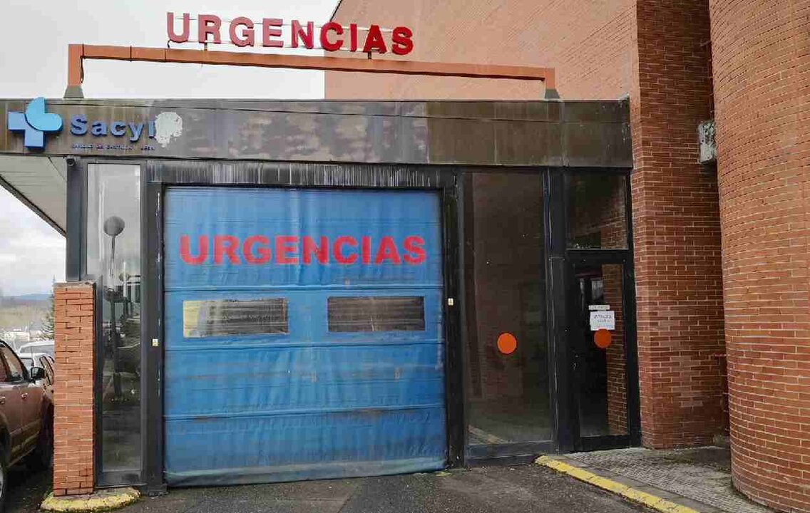 Imagen del acceso a Urgencias en el Hospital del Bierzo.