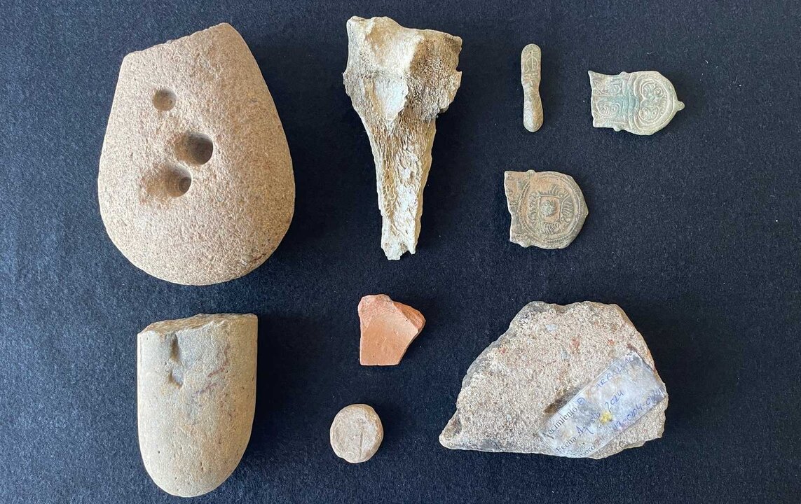 Piezas arqueológicas encontradas en Priaranza del Bierzo.