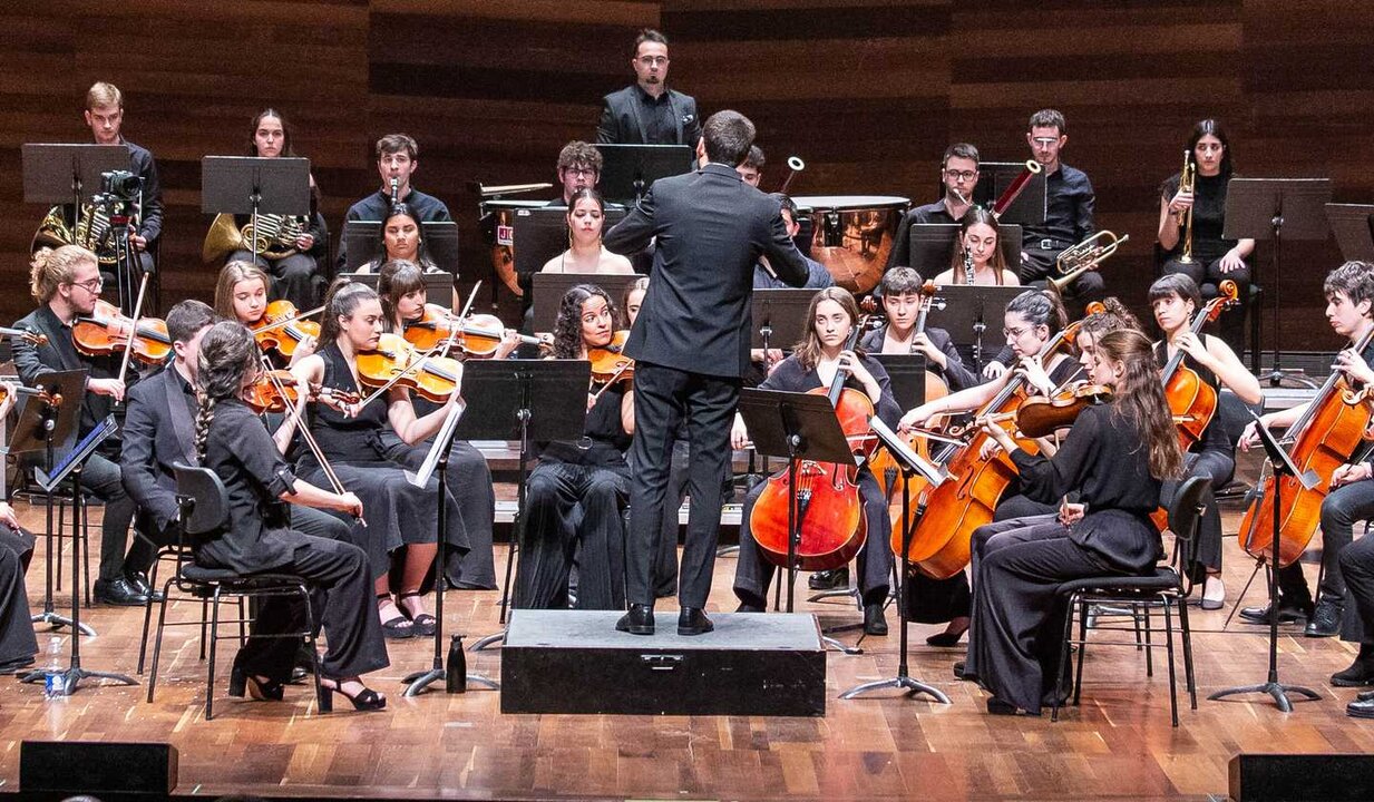 La Joven Orquesta Leonesa durante una de sus actuaciones en el Auditorio Ciudad de León.