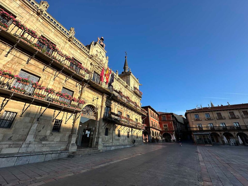 Imagen del emblemático edificio de la Plaza Mayor que ahora se somete a rehabilitación.