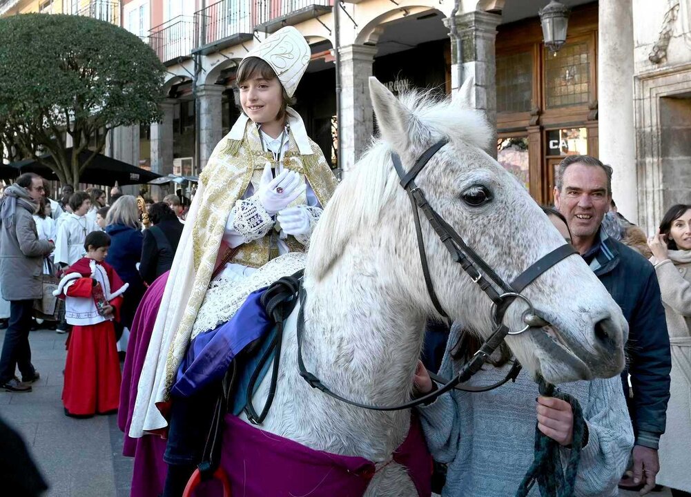 Recepción del Ayuntamiento de Burgos al Obispillo, con motivo del día de los Santos Inocentes.