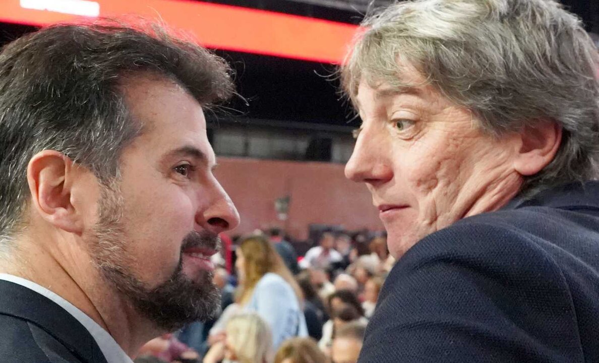 El secretario general del PSCyL, Luis Tudanca y el alcalde de Soria Carlos Martínez en la inauguración del 41 Congreso Federal del PSOE.