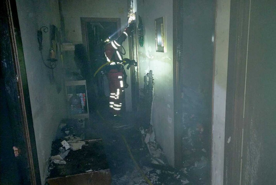 Incendio en una vivienda de Villaverde de los Cestos. En la imagen, estado en el que quedó tras el fuego procedente de una chimenea.