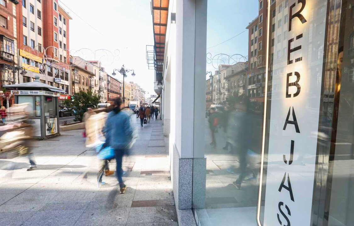 Inicio de las rebajas en León capital coincidiendo con el fin del periodo navideño. Foto: Campillo