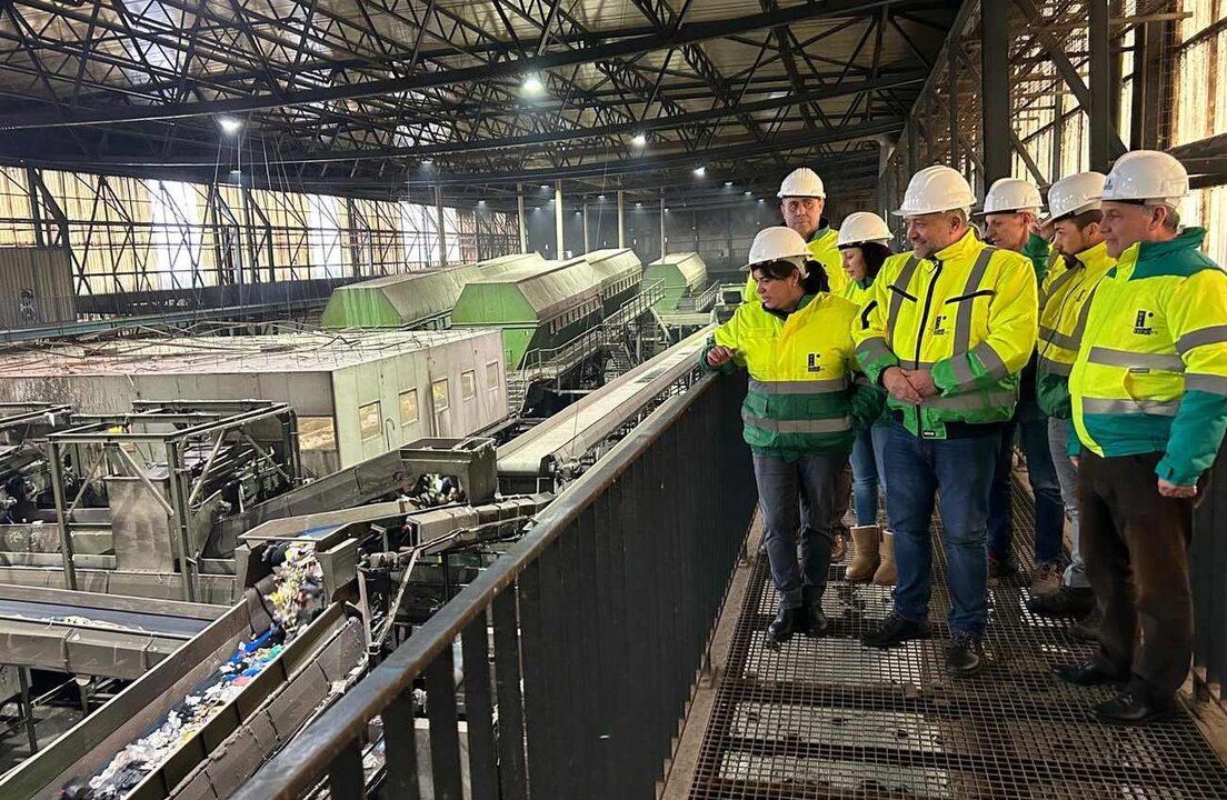 El presidente de la Diputación de León, Gerardo Álvarez Courel, ha visitado este jueves las instalaciones del CTR de San Román de la Vega.