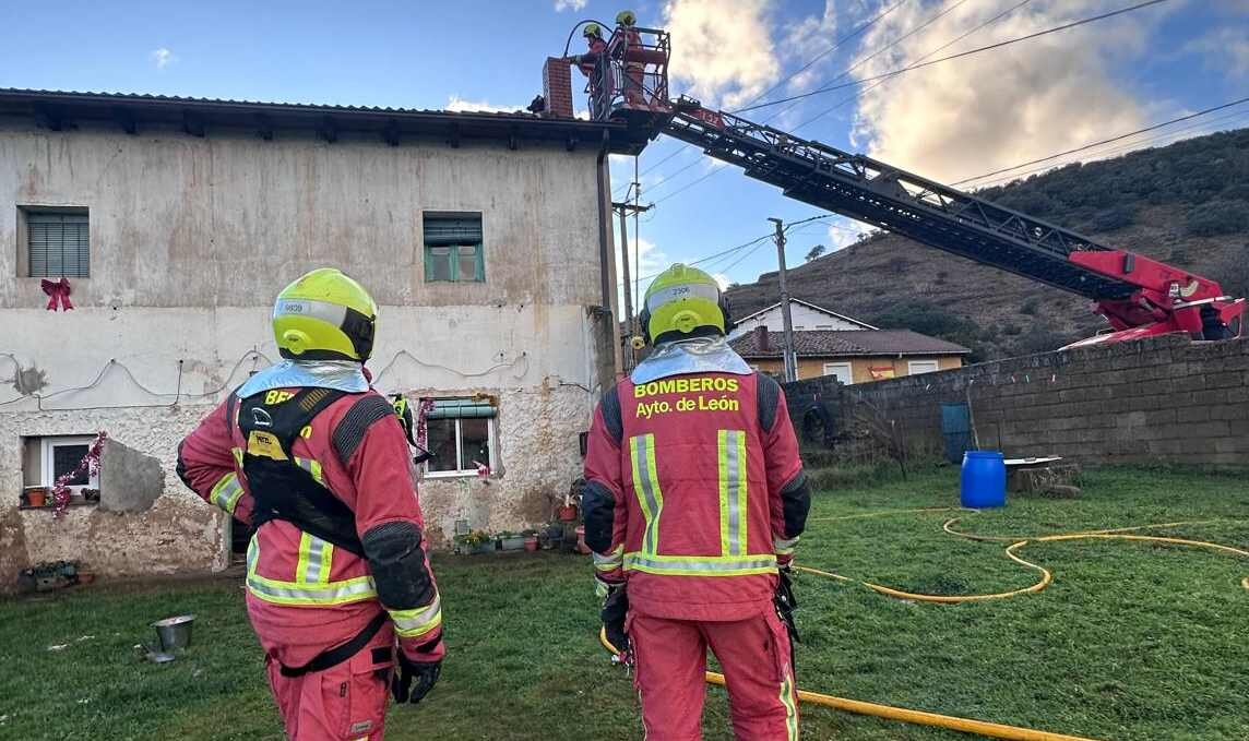 Bomberos de León en el lugar de la intervención. Foto: Bomberos de León