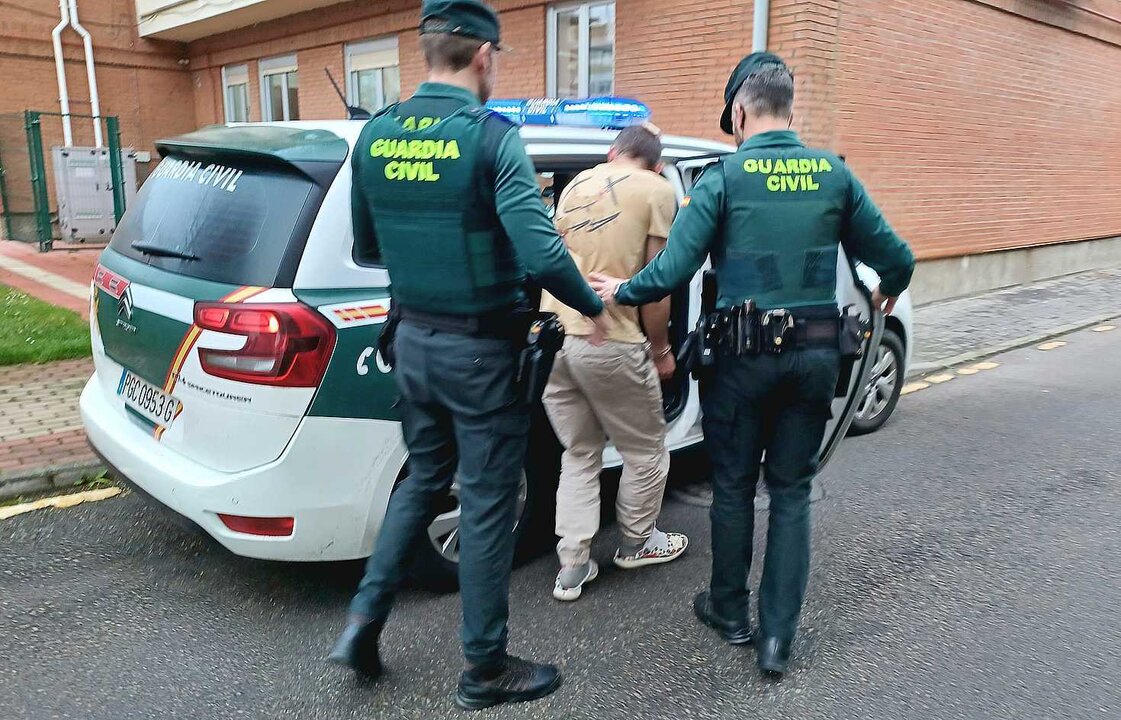 Detenido un hombre de 39 años en Villaobispo de las Regueras por agredir y amenazar de muerte a la Guardia Civil.