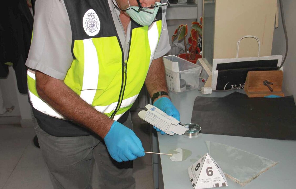 La Policía Nacional, durante el proceso de investigación de los robos.