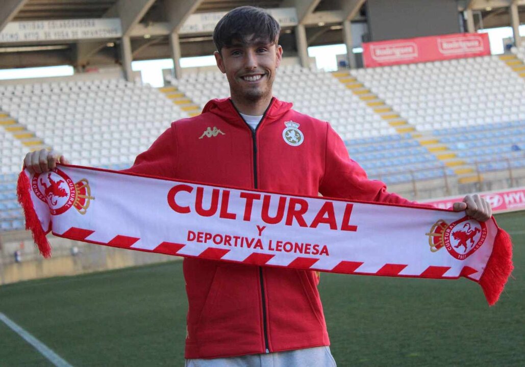 Lanchi, este martes, durante su presentación como nuevo jugador de la Cultural.