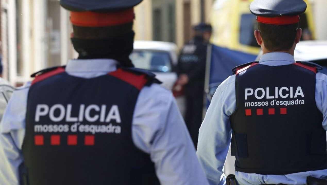 Muere un niño de 3 años al caerle encima una portería en Subirats, Barcelona.