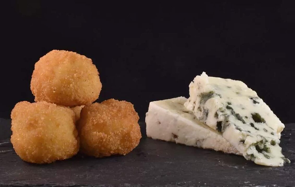 Croqueta de queso azul, toda una tentación para el paladar.