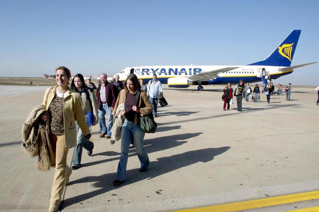 Ryanair dejará de operar en el aeropuerto de Valladolid y Jerez de cara al verano de 2025, decisión que se enmarca en la pérdida de 800.000 asientos y 12 rutas a nivel nacional.