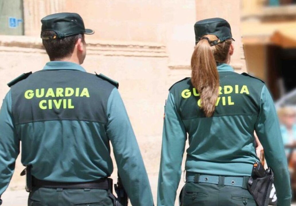 Agentes de la Guardia Civil de Ávila han encontrado un cuerpo sin vida, totalmente calcinado, durante la búsqueda de un anciano, de 84 años de edad y residente en Poyales del Hoyo.