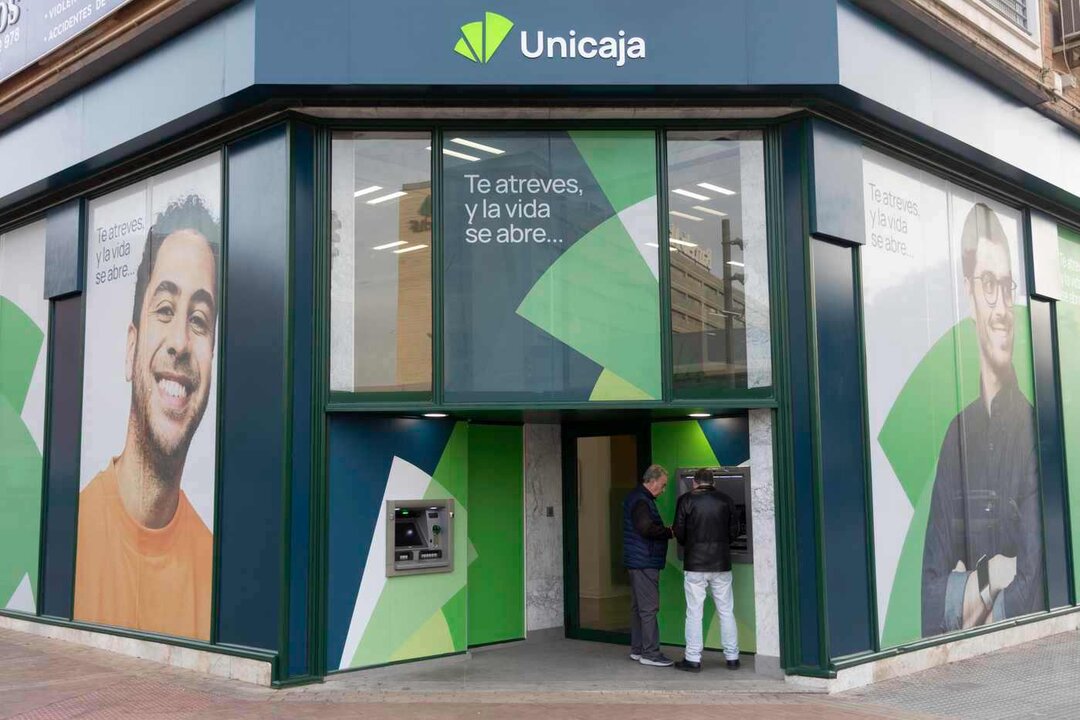 Imagen de una oficina de Unicaja Banco.