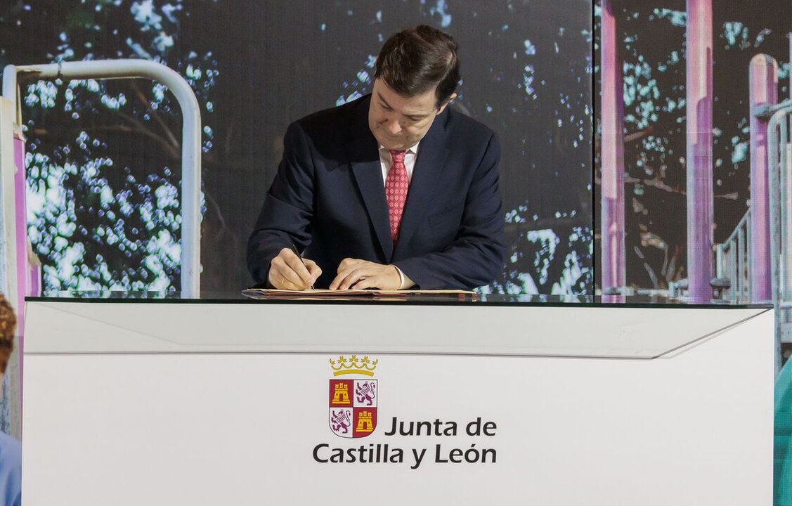 Mañueco firma con 45 entidades del Tercer Sector el ‘Pacto por las Familias de Castilla y León’ con medidas para facilitar el acceso a la vivienda, incentivar el empleo y garantizar la conciliación.