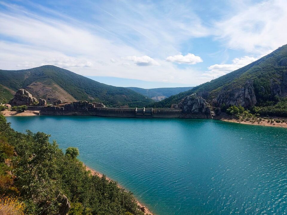 Embalse de Barrios de Luna en la provincia de León.