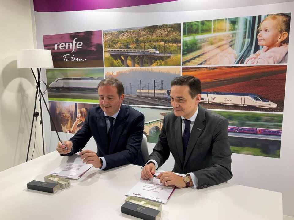 Renfe y FUNDOS renuevan su alianza para la promoción cultural y el transporte en tren.