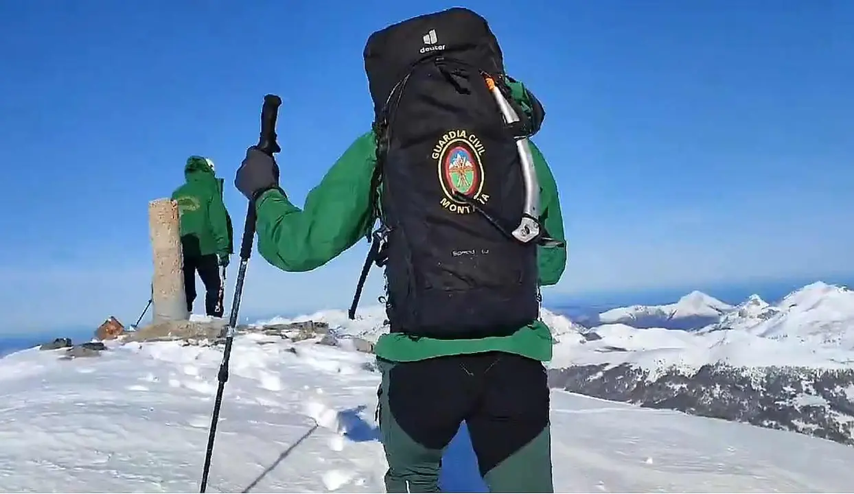 Efectivos del Greim, durante su recorrido por