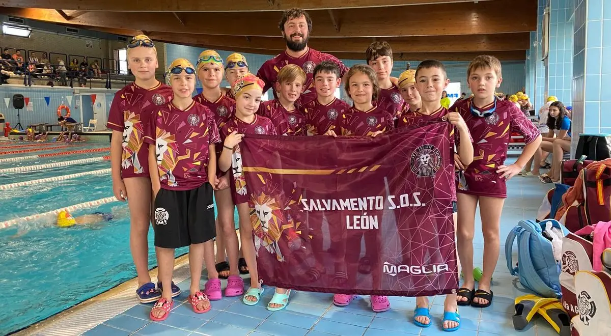 Equipo benjamín y alevín del C.D. Salvamento León en la Jornada de Liga Española de Clubes de Salvamento y Socorrismo.