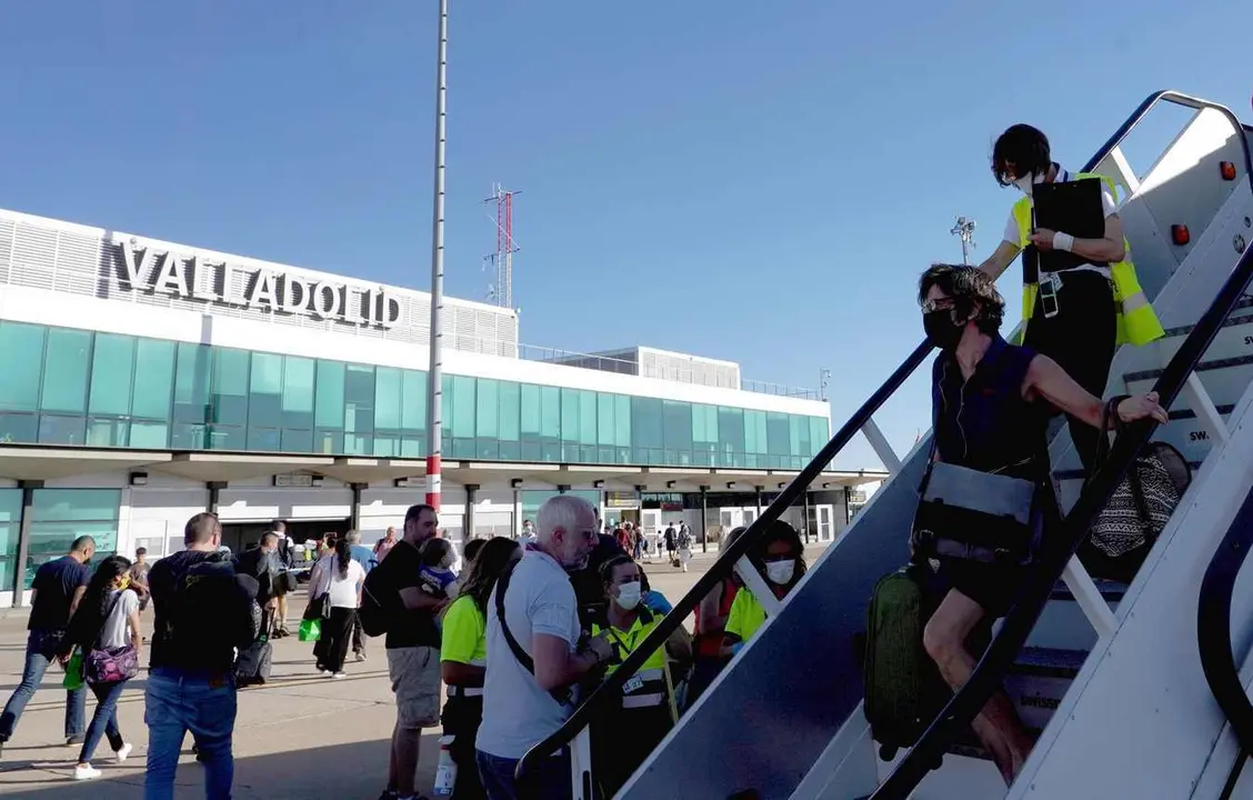 Llegada de pasajeros al Aeropuerto de Villanubla.