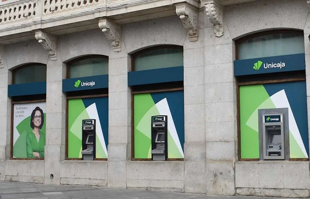 Imagen de una sucursal de Unicaja Banco.