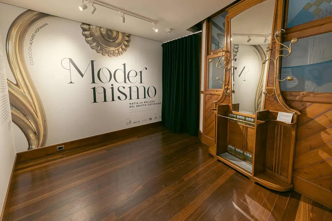 El Museo Casa Botines Gaudí ha inaugurado la exposición temporal ‘Modernismo. Hacia la belleza del objeto cotidiano’.