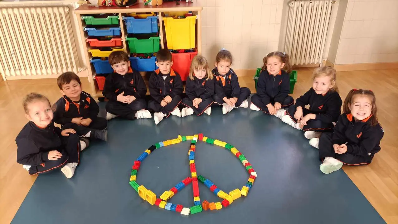 Alumnos del Colegio Divina Pastora durante una de las actividades en el Día de la Paz.