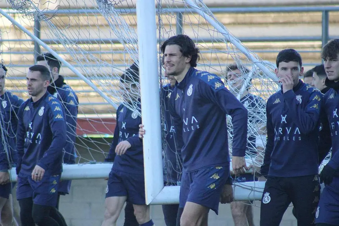 La plantilla de la Cultural, durante un entrenamiento de esta semana.