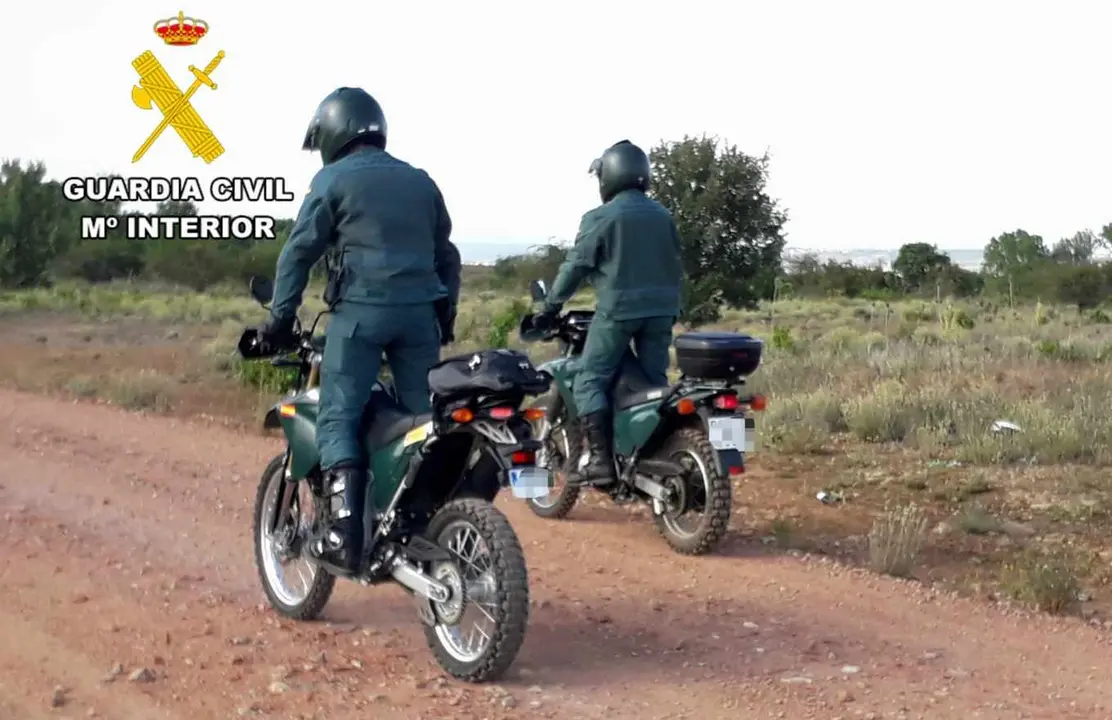 Efectivos de la Guardia Civil durante las labores de búsqueda del hombre desaparecido en Fabero.