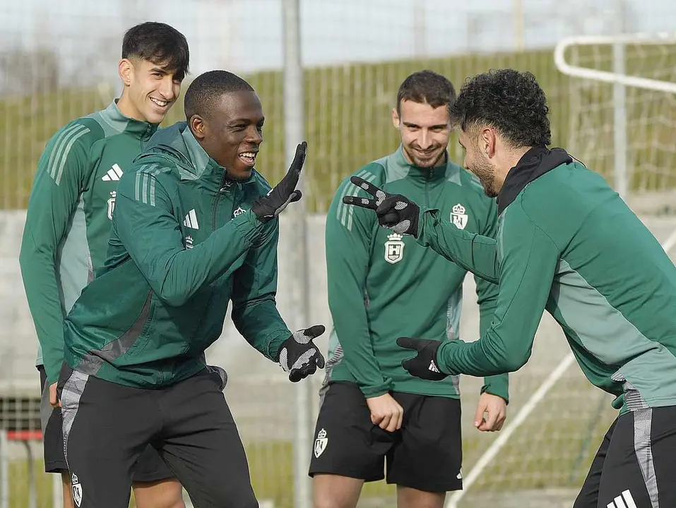 Los jugadores de la Ponferradina, durante el entrenamiento de este jueves.