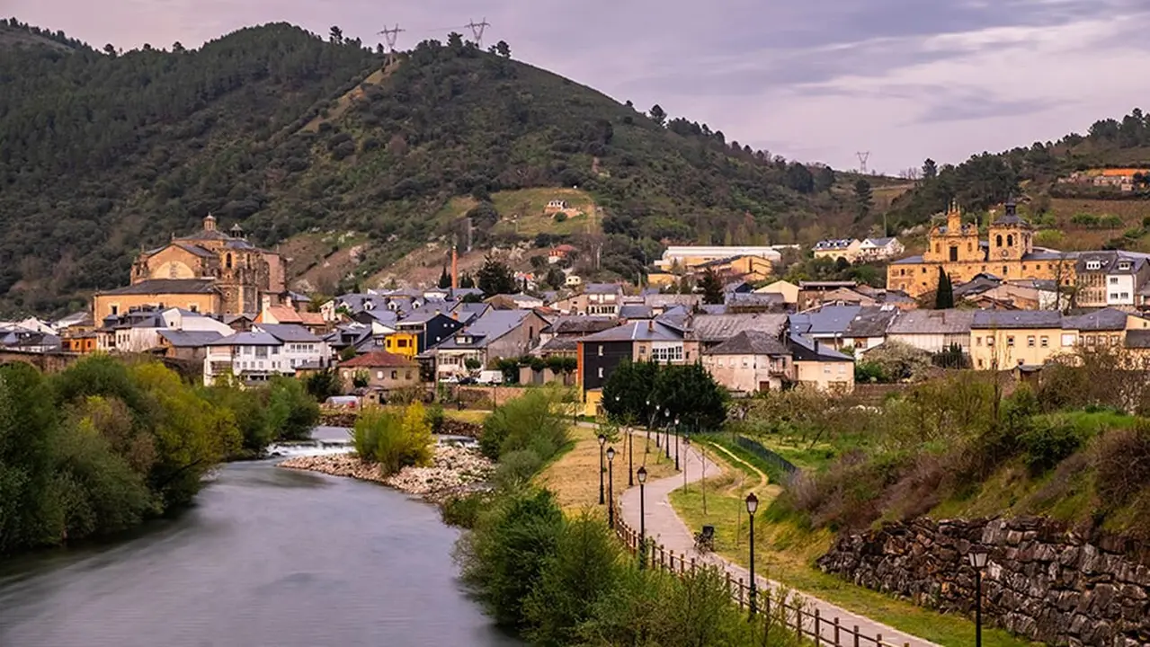 Imagen del paseo fluvial de Villafranca del Bierzo.