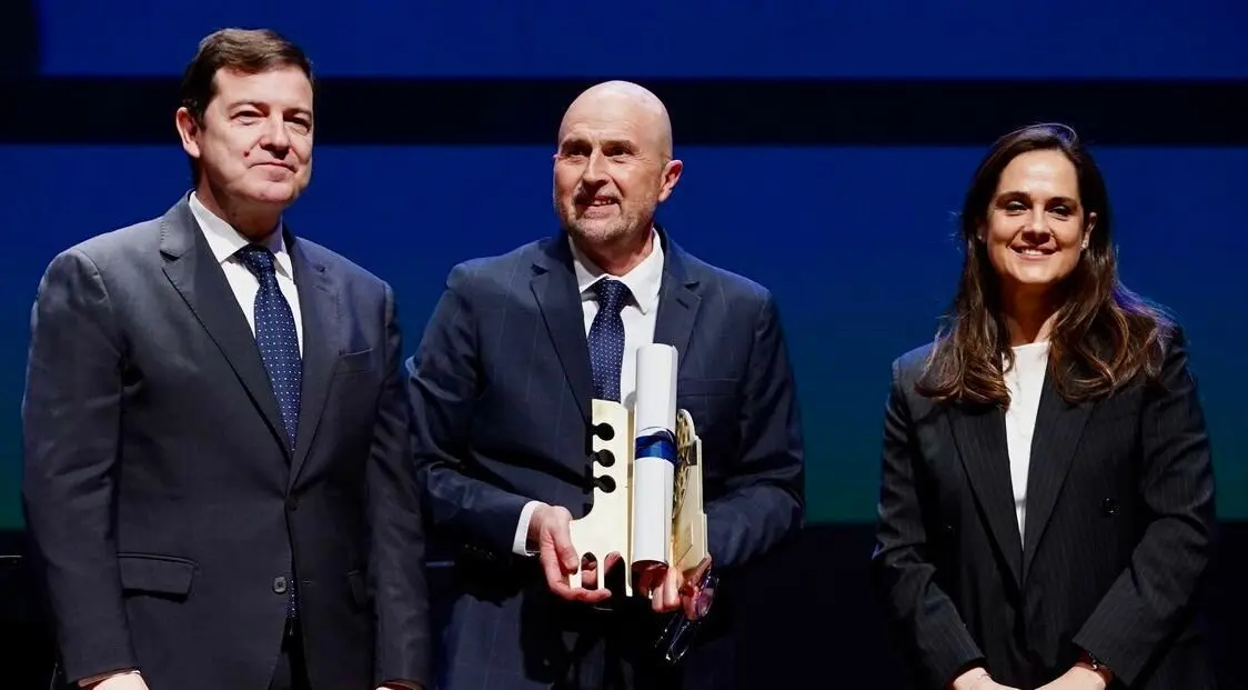 El presidente de la Junta de Castilla y León, Alfonso Fernández Mañueco, preside el acto de entrega del XIX premio Diario de León al Desarrollo Social y los Valores Humanos a Soltra. Foto: Campillo.