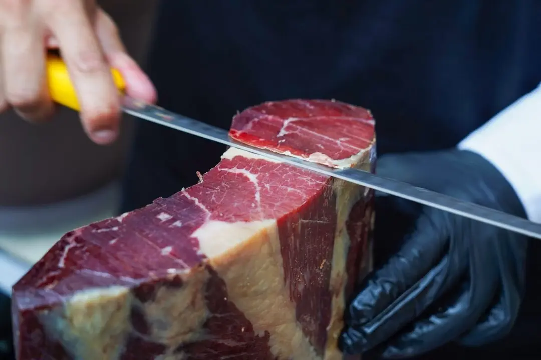 'Cecina de León' cierra 2024 con una producción de 100.000 piezas y con la vista puesta en Japón y Canadá. Foto: Campillo.