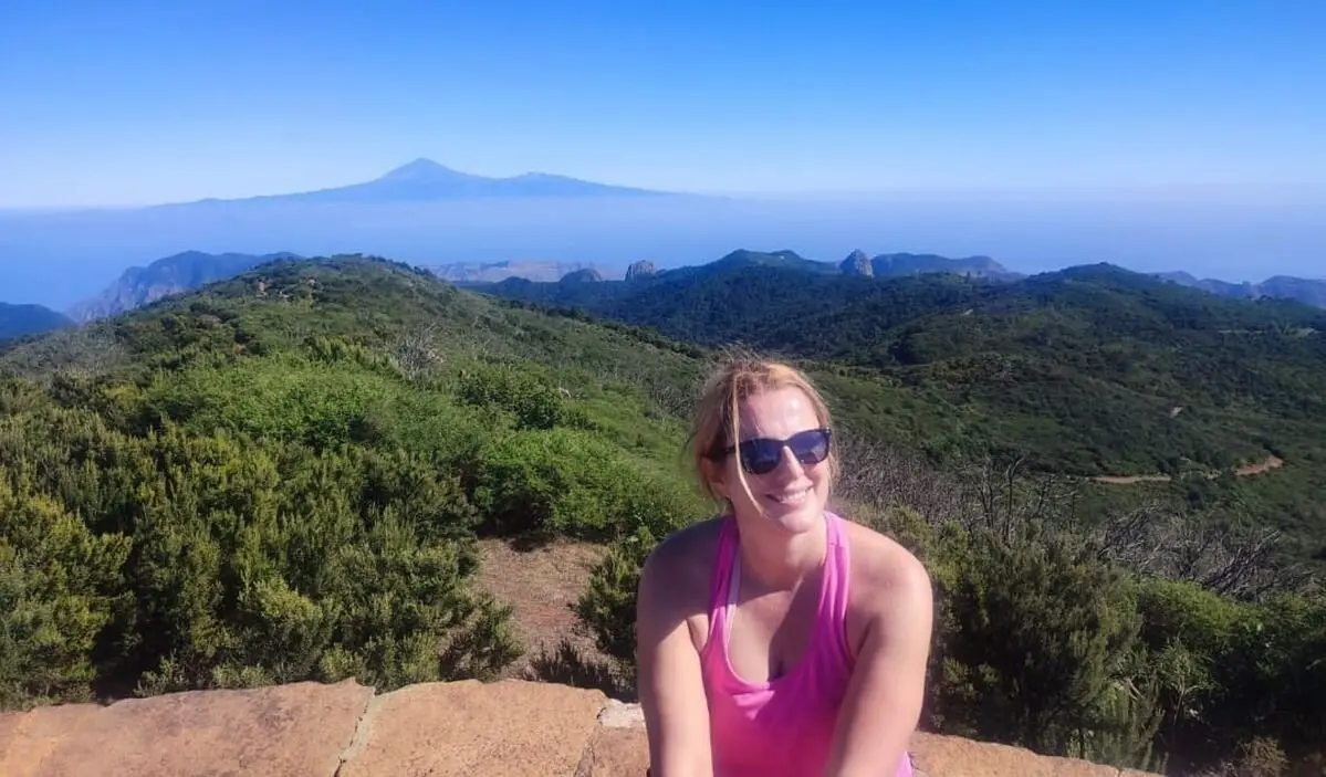 Ruth Lagunas en una de las excursiones que le gusta hacer en su nuevo hogar, La Gomera.