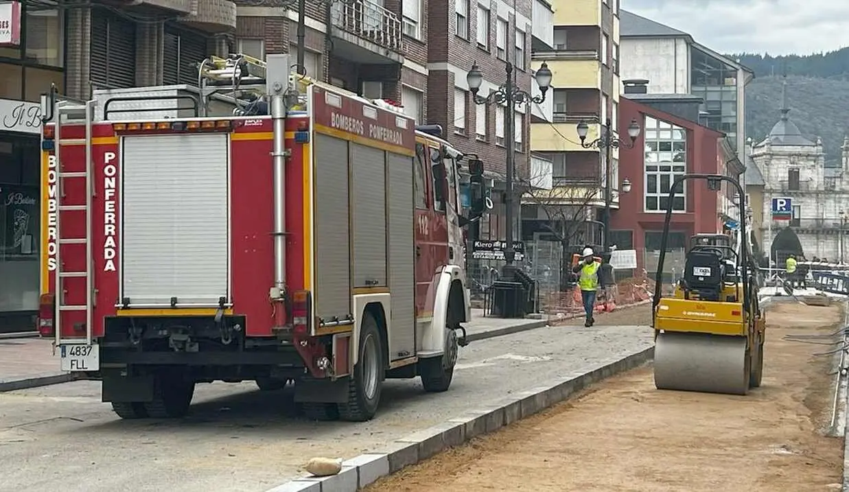 Efectivos de Bomberos en el lugar del suceso.